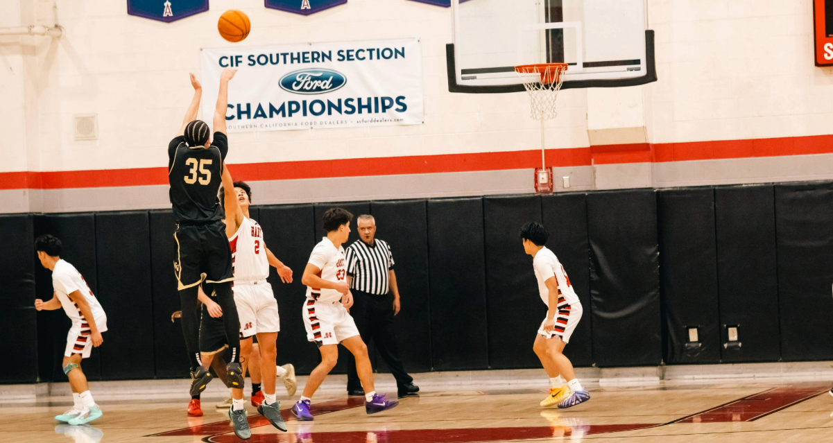 121225 Golden Valley vs Hart basketball