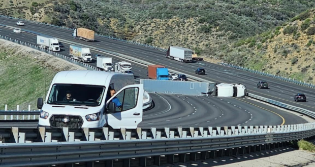 5 freeway crash vista del lago 010826