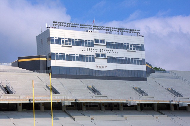 hometownstation.com - Carl Goldman - How To Break Into NCAA Football As A Writer: A Complete Guide