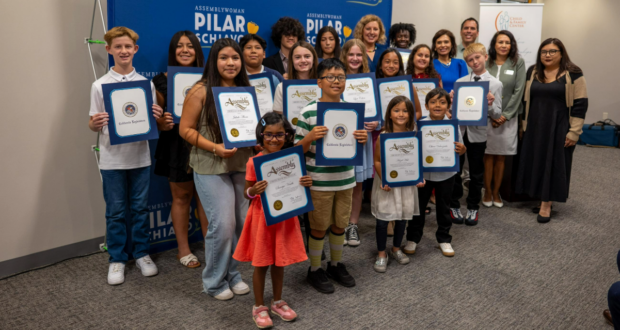 070326 Assemblywoman Pilar Schiavo Celebrates Students at Young Community Leader Awards Gala